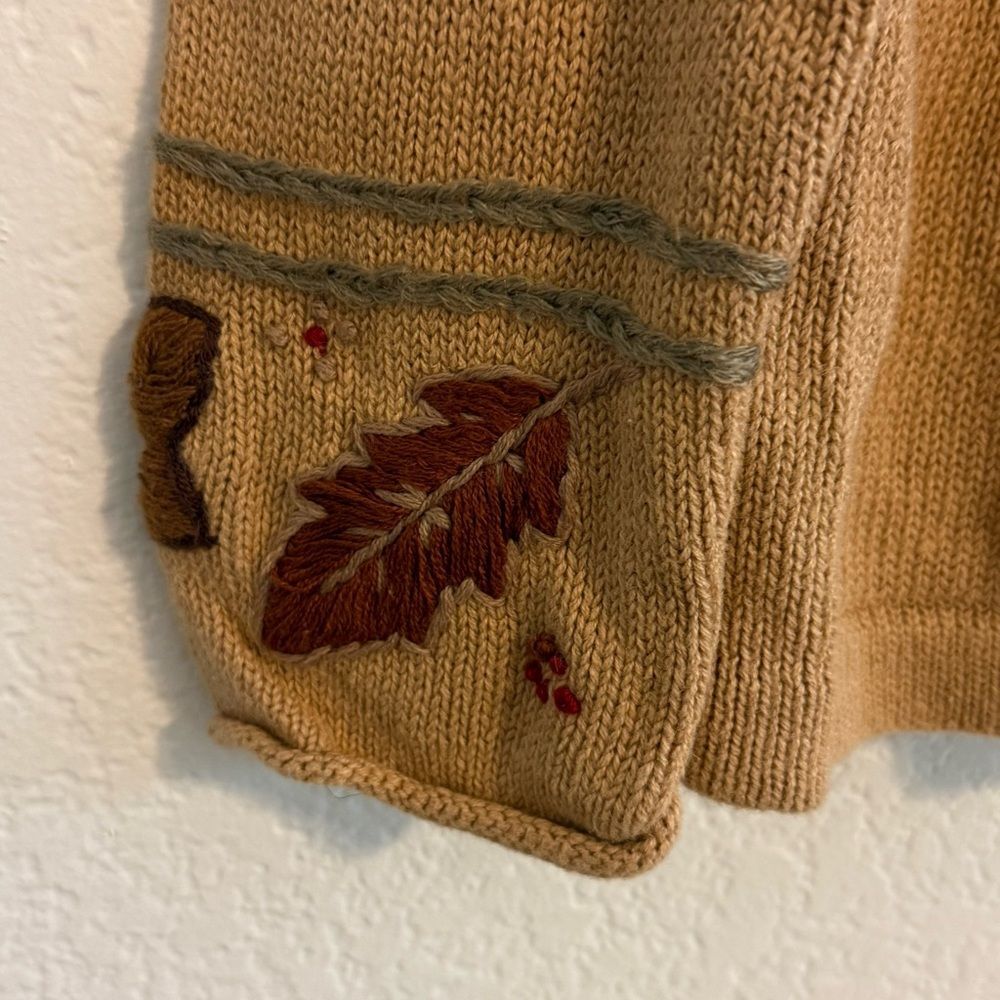 Leaf Patterned Sweater - Picture 5 of 6